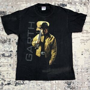 Vintage 1998 Garth Brooks T-Shirt Men's Size L Hanes Guitar Country Music